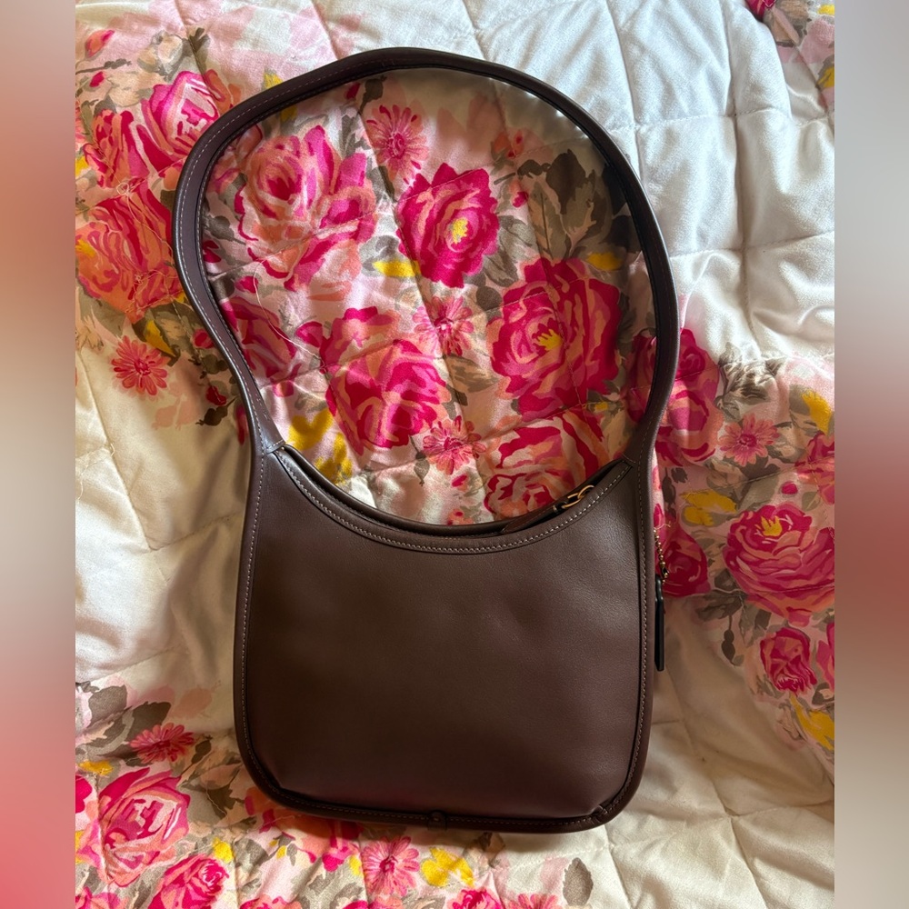 Coach curve zip